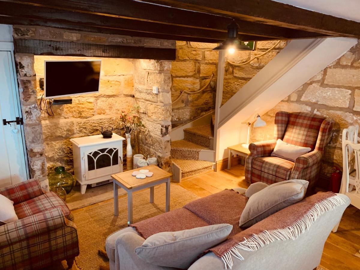 Tatil Evi Cosy 400yr Old Cottage, Flowergate, Whitby, Sleeps 6